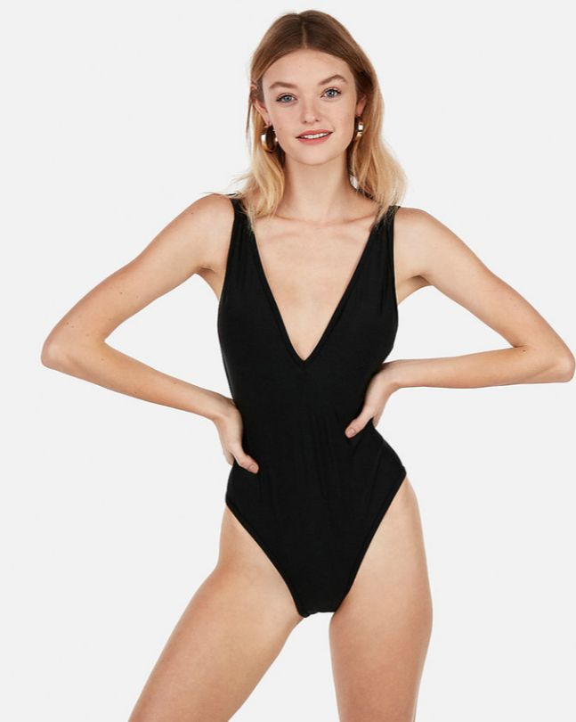 Küçük göğüslü kadınlar için bikini ve mayo modelleri 2019